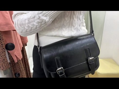 ❤️ Јавна мастурбација младе кучке ФералБерри са дилдом у соби за мерење ❤❌ Порно код нас sr.zoomporno.ru